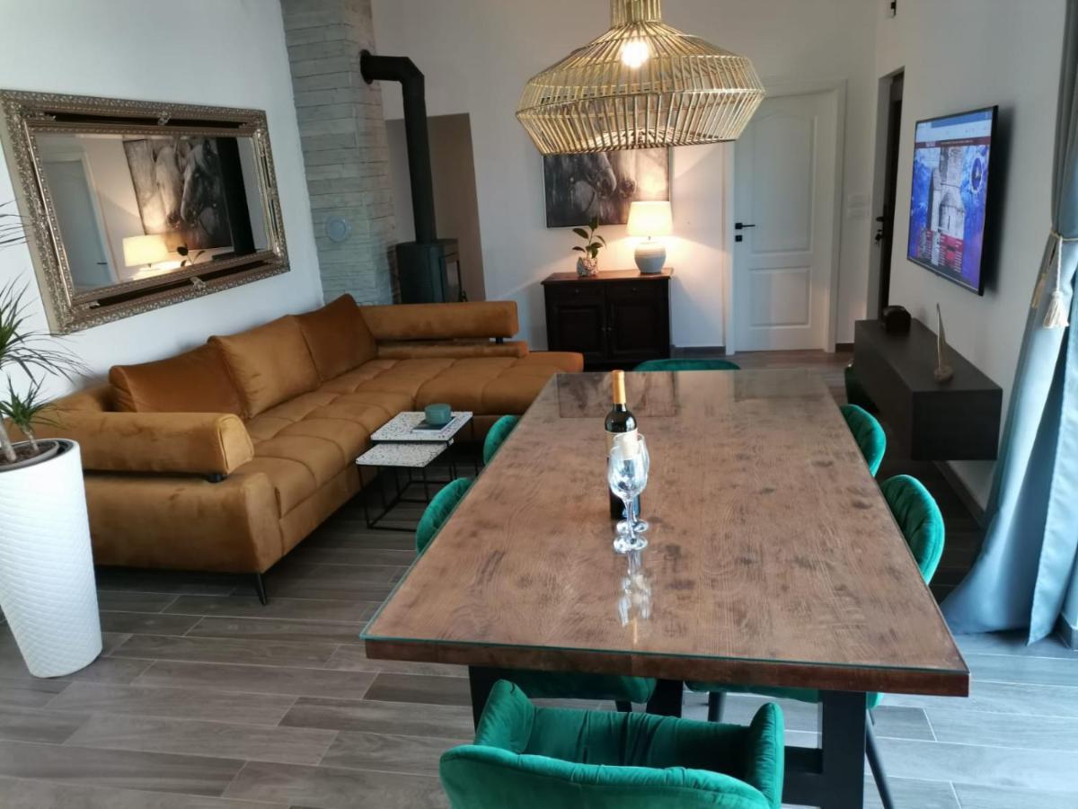 Seaview Holiday Apartments, Ventura Nin Eksteriør bilde