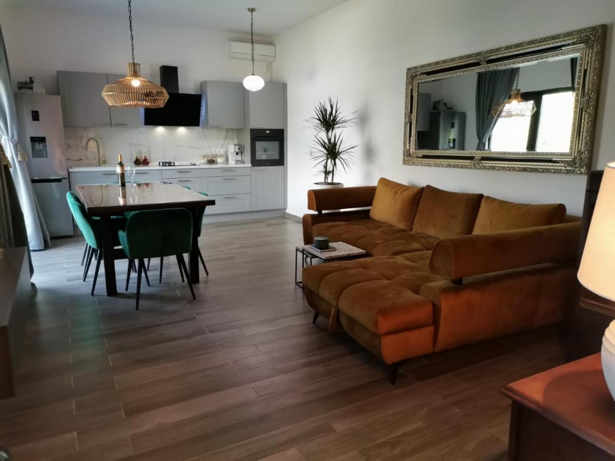 Seaview Holiday Apartments, Ventura Nin Eksteriør bilde