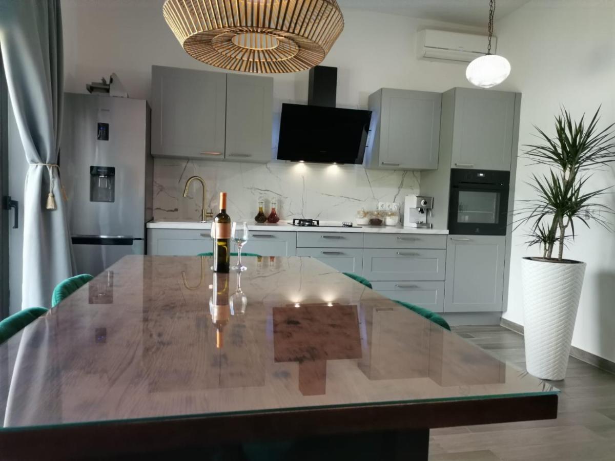 Seaview Holiday Apartments, Ventura Nin Eksteriør bilde