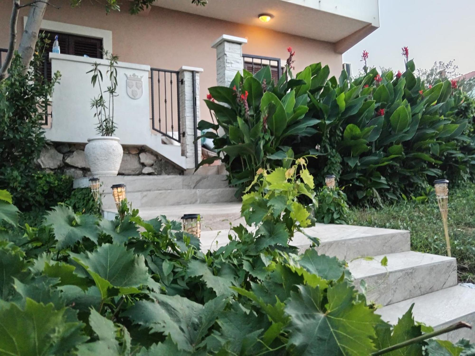 Seaview Holiday Apartments, Ventura Nin Eksteriør bilde