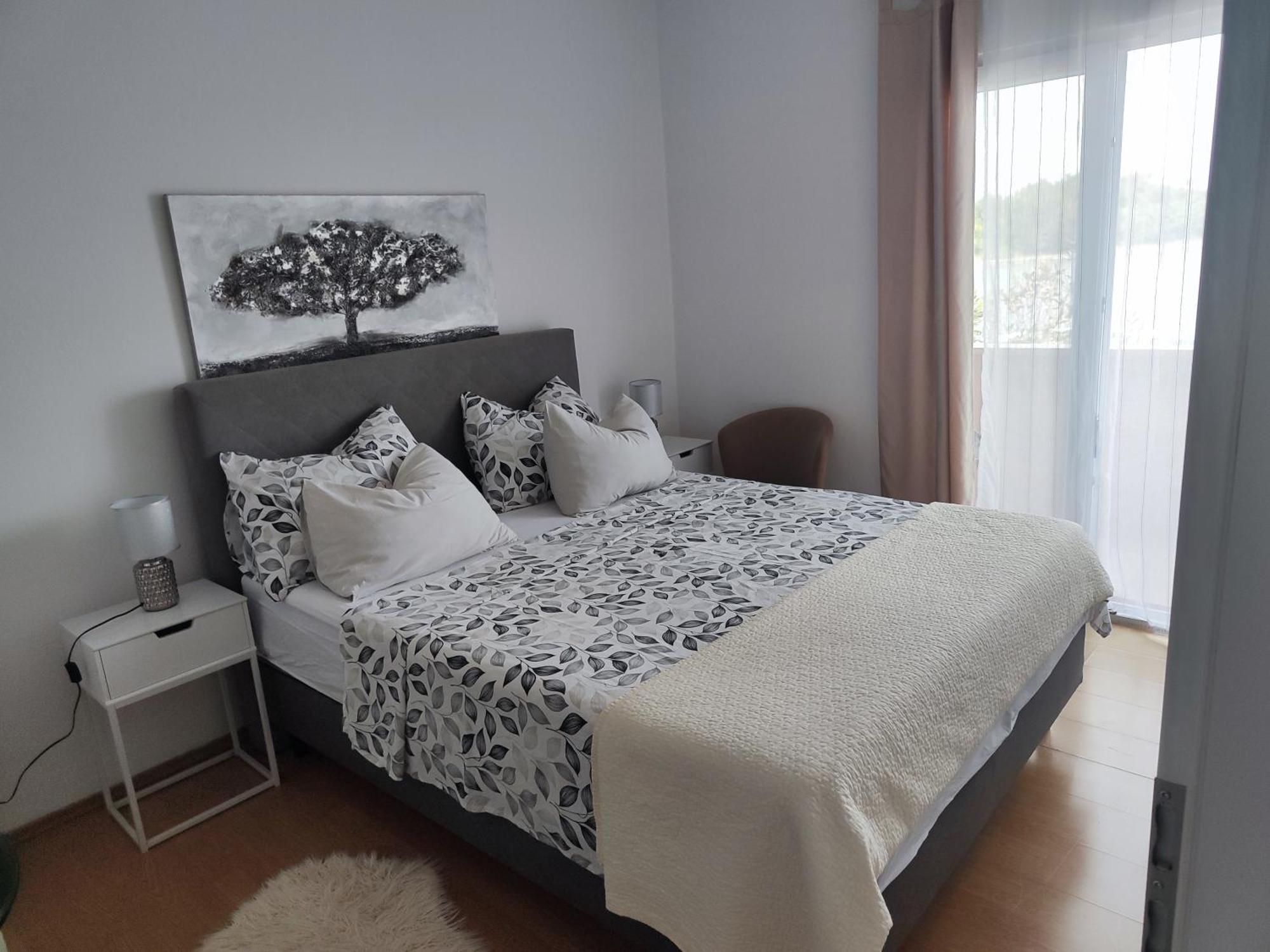 Seaview Holiday Apartments, Ventura Nin Rom bilde