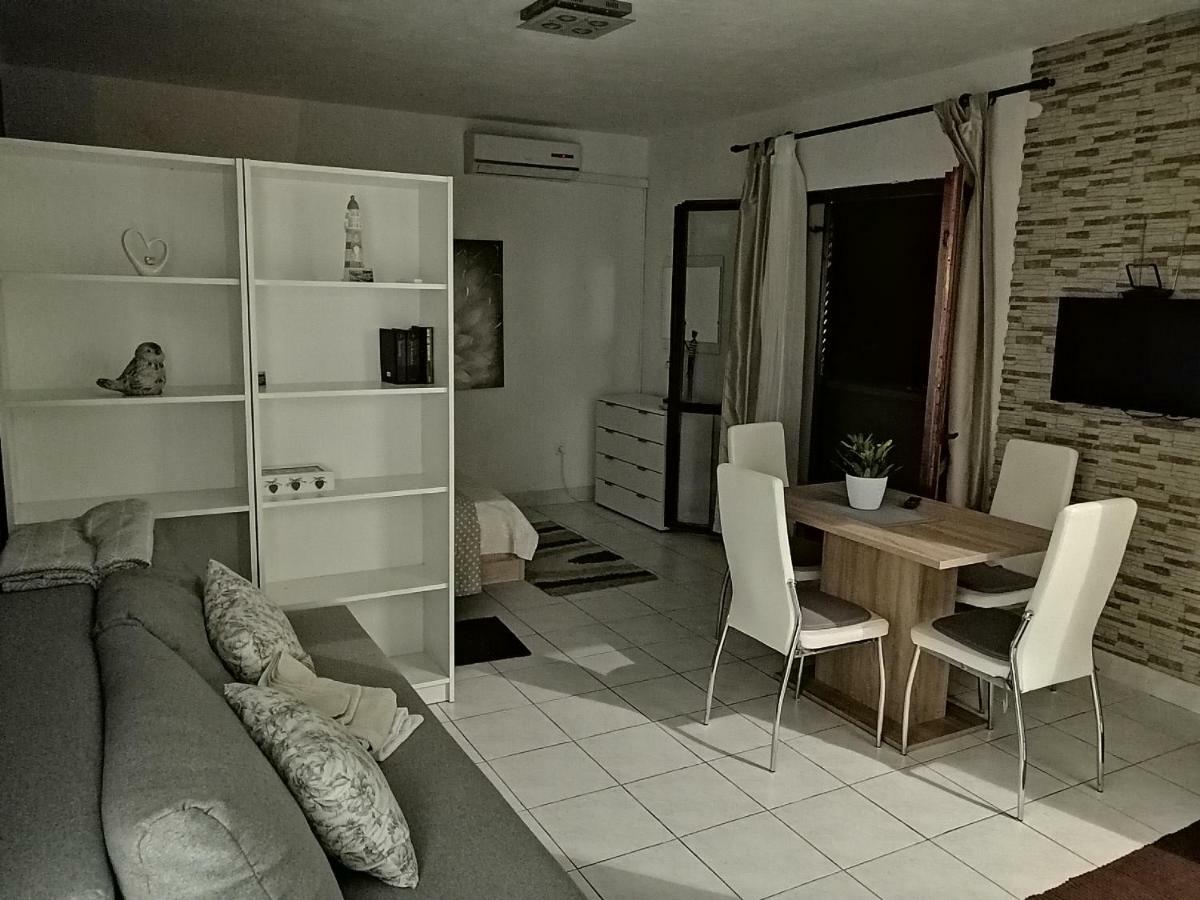 Seaview Holiday Apartments, Ventura Nin Eksteriør bilde