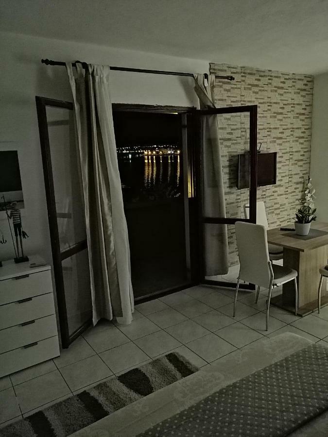 Seaview Holiday Apartments, Ventura Nin Eksteriør bilde